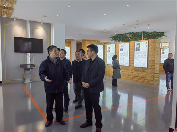 師宗縣考察團(tuán)赴昆明開(kāi)展東西部協(xié)作調(diào)研走訪和學(xué)習(xí)交流796.bmp