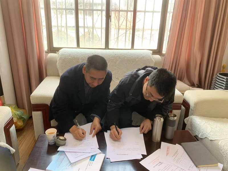 黨組書記與黨組成員、副局長簽訂黨風(fēng)廉政建設(shè)責(zé)任書.bmp